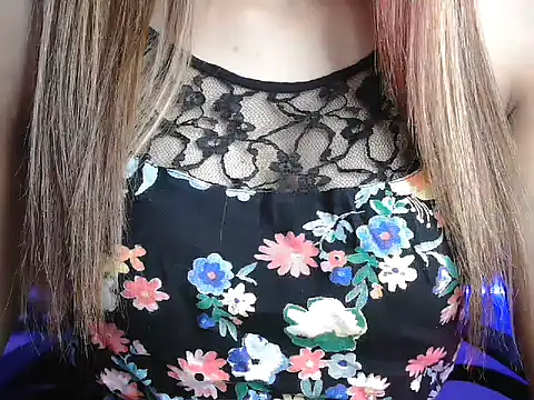 Snapshot of Mehreen_ chatting on 04/16/26, 01:45 Mehreen online show from 04/16/26, 01:45