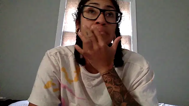 Snapshot of LatinaLoka chatting on 03/21/26, 01:58 LatinaLoka online show from 03/21/26, 01:58