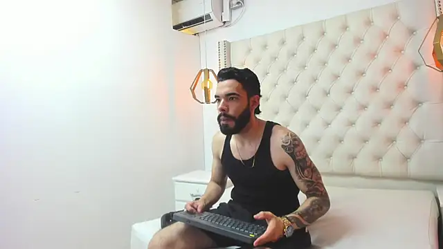 JEAN LEWIS2 online show from 04/23/26, 08:33