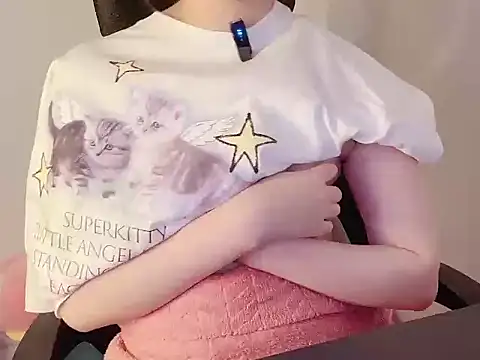 Snapshot of hunhun122 chatting on 04/09/26, 12:32 hunhun122 online show from 04/09/26, 12:32