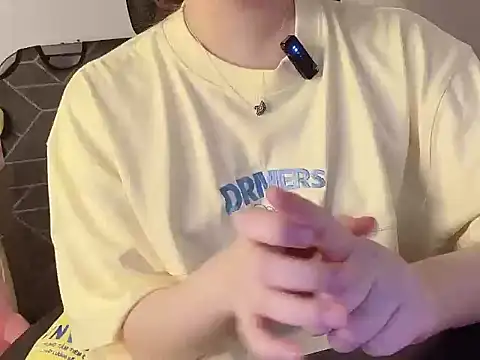 Snapshot of hunhun122 chatting on 04/10/26, 03:50 hunhun122 online show from 04/10/26, 03:50