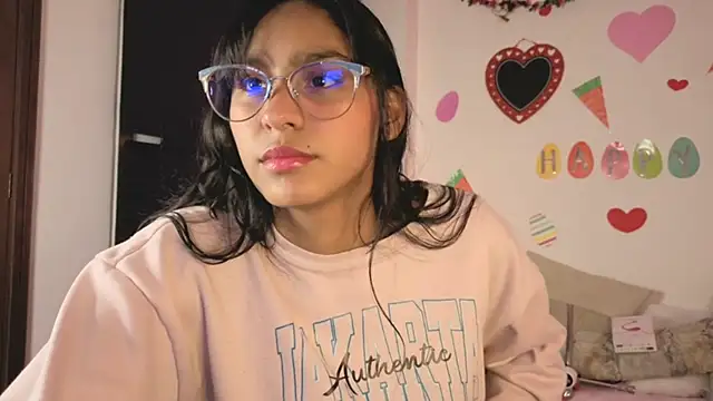 Snapshot of PaulaCutexs chatting on 04/07/26, 04:13 PaulaCutexs online show from 04/07/26, 04:13