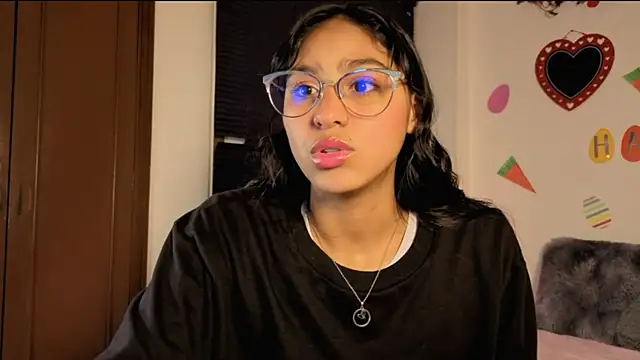 Snapshot of PaulaCutexs chatting on 04/10/26, 03:12 PaulaCutexs online show from 04/10/26, 03:12