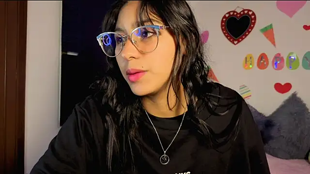 Snapshot of PaulaCutexs chatting on 04/16/26, 04:46 PaulaCutexs online show from 04/16/26, 04:46