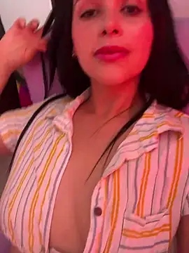 leila moretti online show from 03/26/26, 04:01