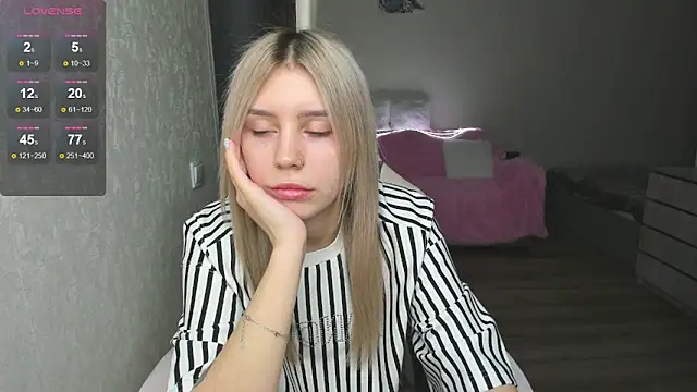 Snapshot of adel_miller chatting on 04/14/26, 04:40 adel miller online show from 04/14/26, 04:40