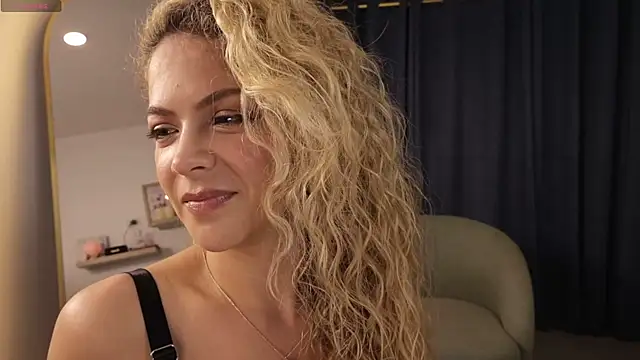 Snapshot of _Velora chatting on 03/21/26, 04:06 Velora online show from 03/21/26, 04:06