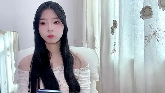 yiyibaby2026 online show from 04/13/26, 02:06