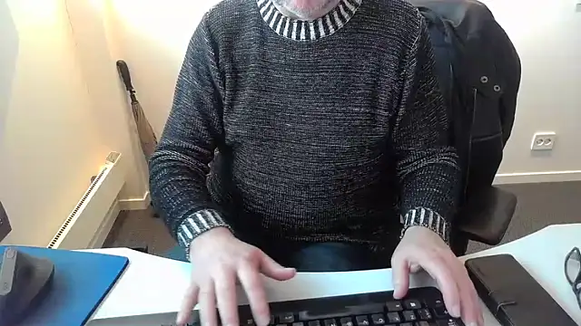 Snapshot of Buggemann chatting on 03/16/26, 06:50 Buggemann online show from 03/16/26, 06:50