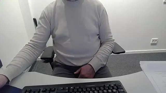 Snapshot of Buggemann chatting on 03/25/26, 03:23 Buggemann online show from 03/25/26, 03:23