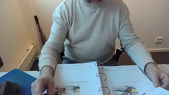 Snapshot of Buggemann chatting on 03/26/26, 06:08 Buggemann online show from 03/26/26, 06:08