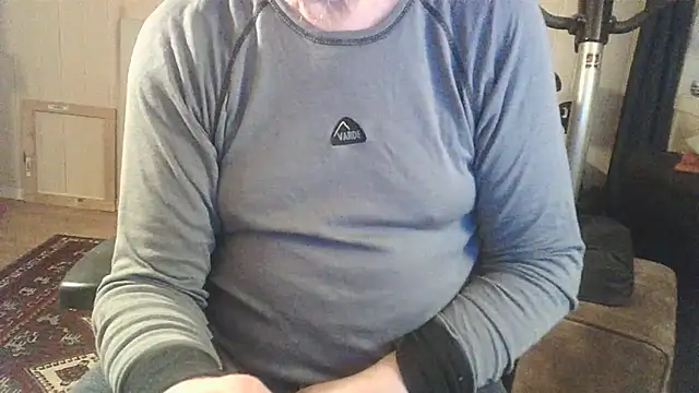 Snapshot of Buggemann chatting on 04/03/26, 04:10 Buggemann online show from 04/03/26, 04:10