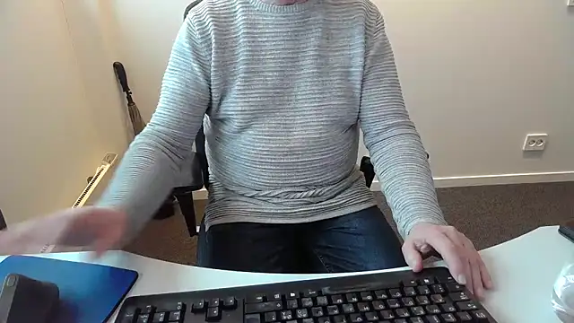 Snapshot of Buggemann chatting on 04/09/26, 05:51 Buggemann online show from 04/09/26, 05:51