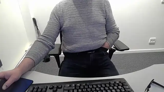 Snapshot of Buggemann chatting on 04/13/26, 03:12 Buggemann online show from 04/13/26, 03:12