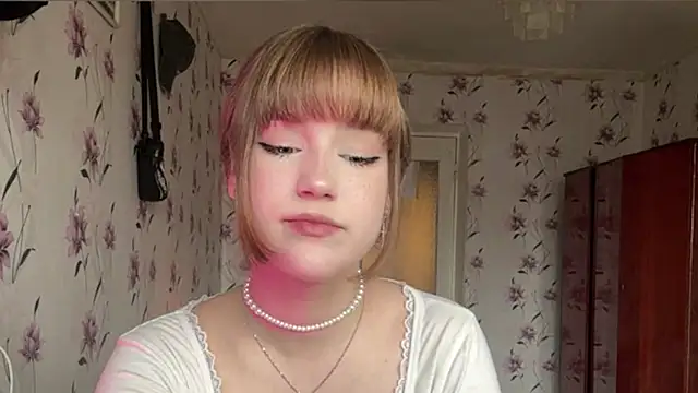 Snapshot of AnnaWasp chatting on 04/08/26, 05:29 AnnaWasp online show from 04/08/26, 05:29