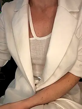 EvaliXiouss online show from 04/16/26, 10:23