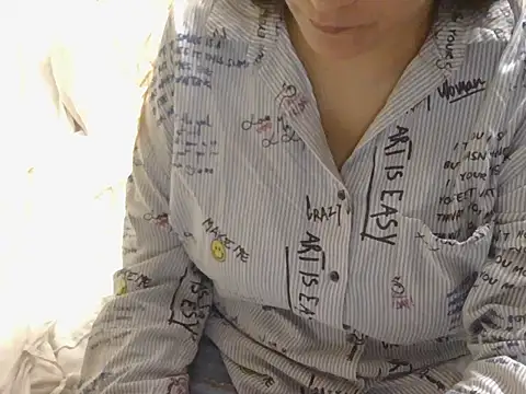 Snapshot of spicy_Zara chatting on 07/14/26, 04:17 spicy Zara online show from 07/14/26, 04:17