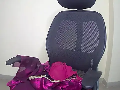 Mitika1 online show from 04/11/26, 03:44