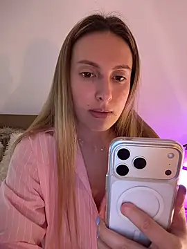 Snapshot of EvaRyen_ chatting on 03/13/26, 04:13 EvaRyen online show from 03/13/26, 04:13