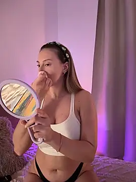 Snapshot of EvaRyen_ chatting on 03/19/26, 04:11 EvaRyen online show from 03/19/26, 04:11