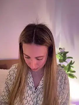 Snapshot of EvaRyen_ chatting on 04/07/26, 03:34 EvaRyen online show from 04/07/26, 03:34