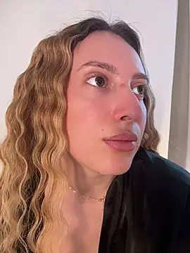 Snapshot of EvaRyen_ chatting on 04/15/26, 03:30 EvaRyen online show from 04/15/26, 03:30