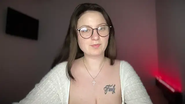 Snapshot of locaalise chatting on 03/30/26, 02:29 locaalise online show from 03/30/26, 02:29