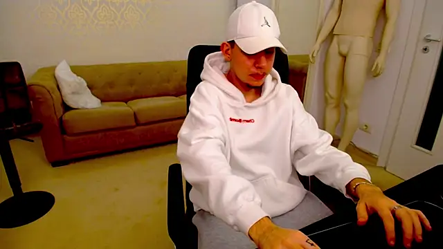 KrewVaughn online show from 04/05/26, 09:17