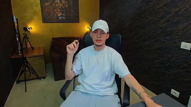 KrewVaughn online show from 04/15/26, 08:54