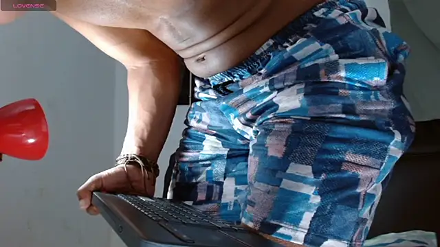 Snapshot of chrisramosv chatting on 03/20/26, 12:04 chrisramosv online show from 03/20/26, 12:04