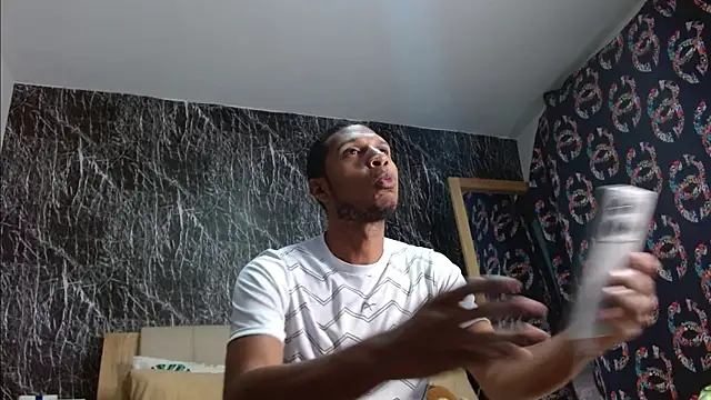 Snapshot of chrisramosv chatting on 04/13/26, 10:59 chrisramosv online show from 04/13/26, 10:59