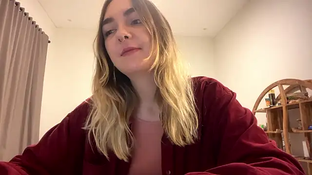 Snapshot of RoxyWet chatting on 03/13/26, 07:42 RoxyWet online show from 03/13/26, 07:42