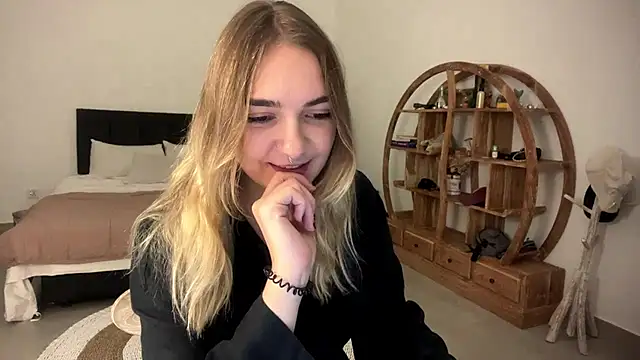 Snapshot of RoxyWet chatting on 03/27/26, 07:24 RoxyWet online show from 03/27/26, 07:24