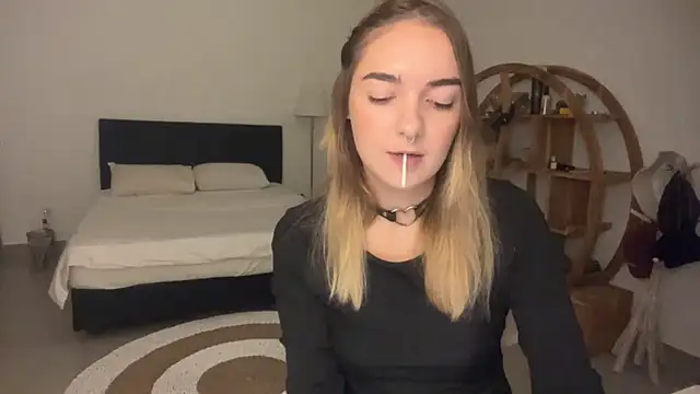 Snapshot of RoxyWet chatting on 03/31/26, 01:33 RoxyWet online show from 03/31/26, 01:33