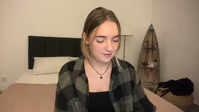 Snapshot of RoxyWet chatting on 04/01/26, 01:41 RoxyWet online show from 04/01/26, 01:41