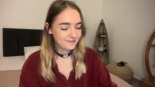 Snapshot of RoxyWet chatting on 04/06/26, 01:23 RoxyWet online show from 04/06/26, 01:23