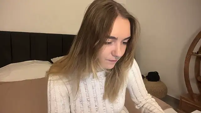 Snapshot of RoxyWet chatting on 04/07/26, 01:33 RoxyWet online show from 04/07/26, 01:33