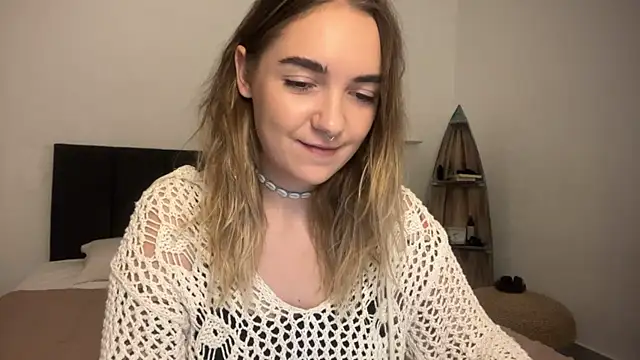 Snapshot of RoxyWet chatting on 04/12/26, 01:16 RoxyWet online show from 04/12/26, 01:16