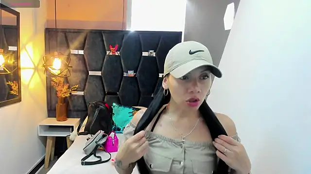 Abril Fox   online show from 04/11/26, 07:51