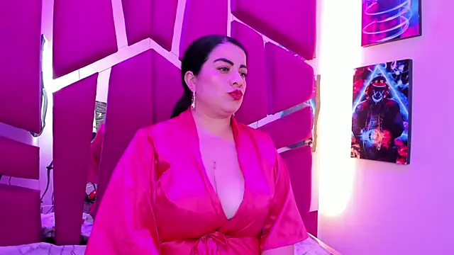 Emilyy Moon  online show from 06/05/26, 06:52