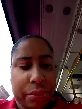 gatinha20257 online show from 06/05/26, 12:44
