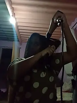 gatinha20257 online show from 06/15/26, 12:13