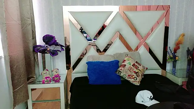 NikiEvanz online show from 03/22/26, 03:04