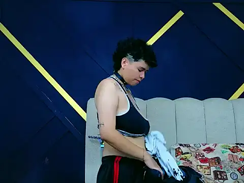 NikiEvanz online show from 04/15/26, 10:10