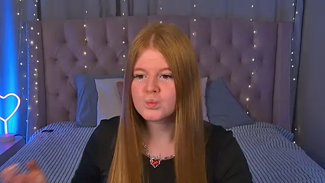 Snapshot of JessicaEmber chatting on 04/07/26, 05:41 JessicaEmber online show from 04/07/26, 05:41