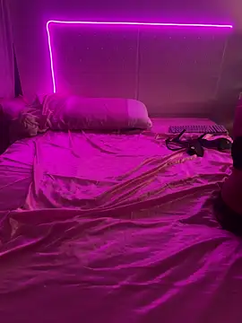 Snapshot of Shynesse21 chatting on 04/06/26, 12:52 Shynesse21 online show from 04/06/26, 12:52