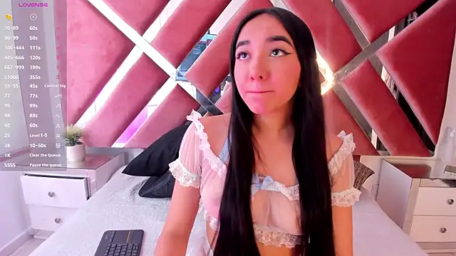 Zoe Evaanss  online show from 04/01/26, 07:44