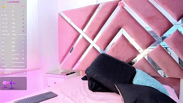 Zoe Evaanss  online show from 04/10/26, 08:02