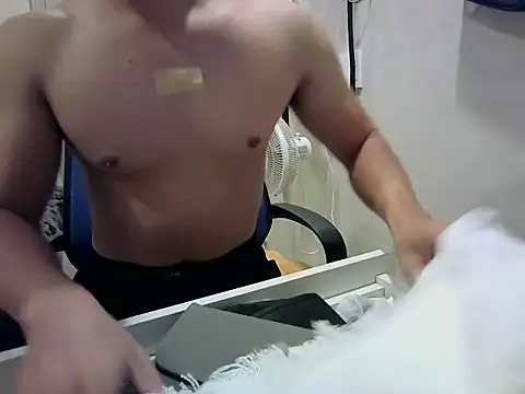 ZhangQing95 online show from 04/17/26, 02:31