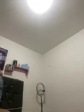 Snapshot of LINDA_EF chatting on 04/11/26, 12:31 LINDA EF online show from 04/11/26, 12:31